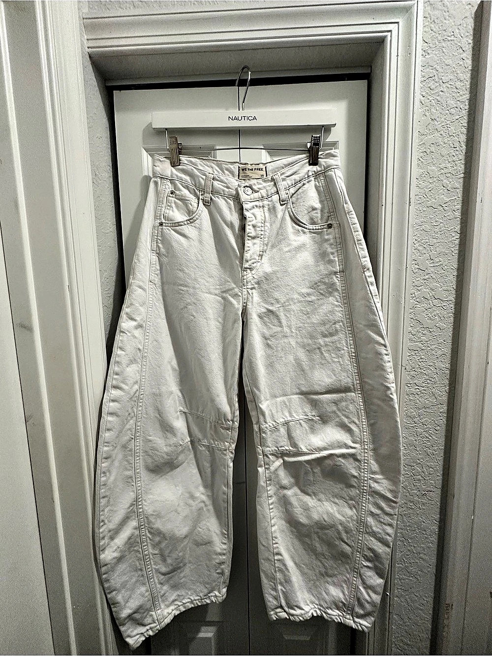 We The Free Good Luck Mid-Rise Barrel Jeans
Waist 25 Like New